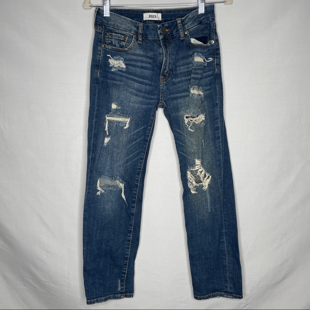 JBD ripped dark blue jeans with slight stretch